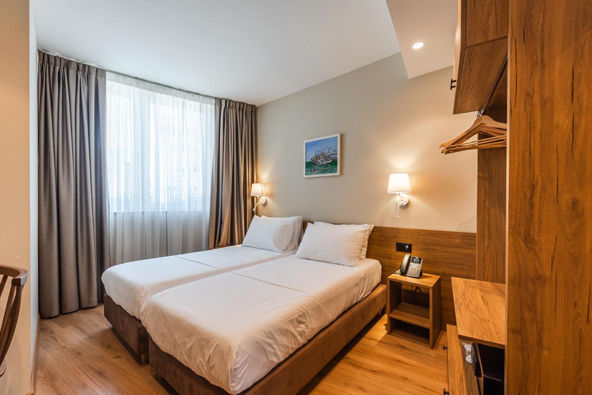 Aragosta Hotel Дуррес Экстерьер фото