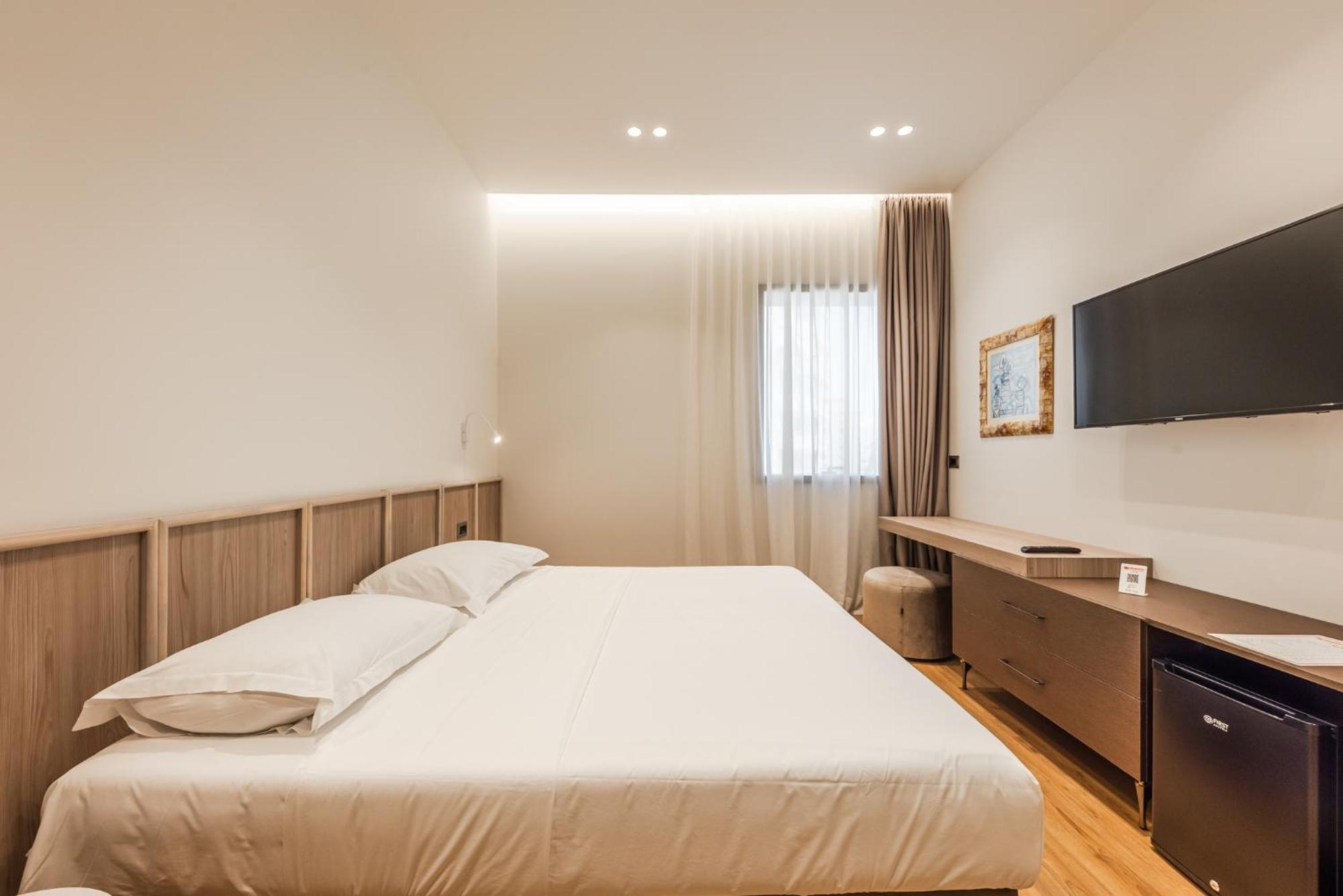 Aragosta Hotel Дуррес Экстерьер фото