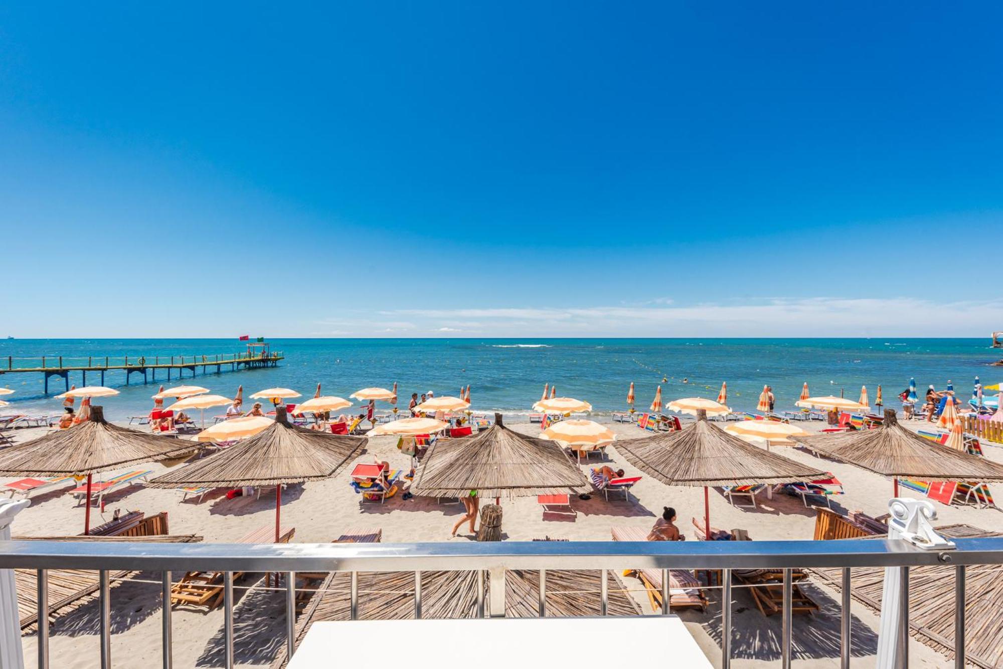 Aragosta Hotel Дуррес Экстерьер фото