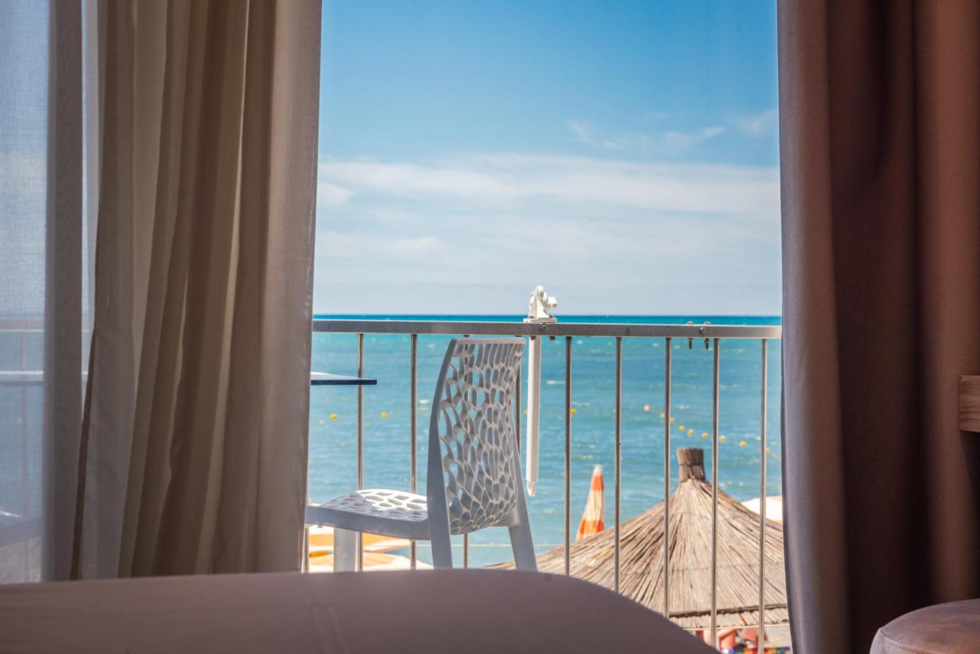 Aragosta Hotel Дуррес Экстерьер фото