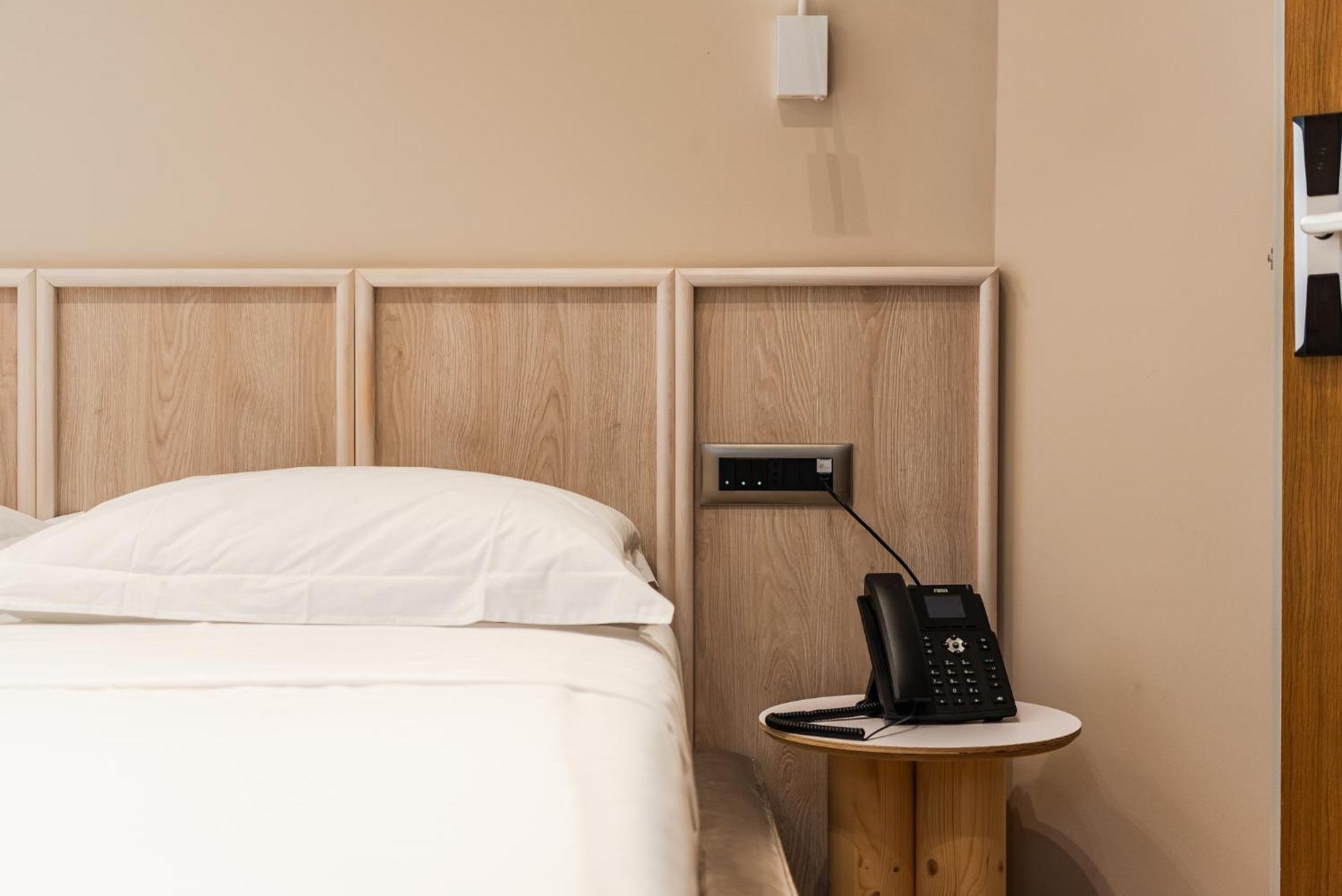Aragosta Hotel Дуррес Экстерьер фото
